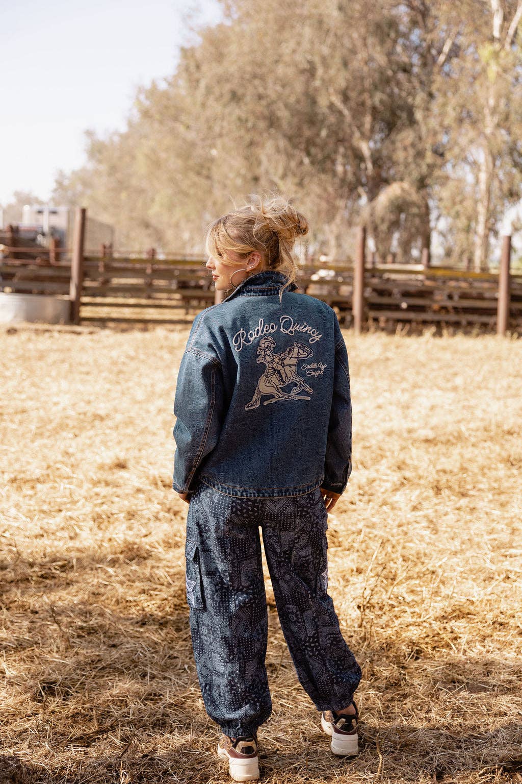 Saddle Up Cowgirl Jacket – Western Denim Jacket met Rodeo Details