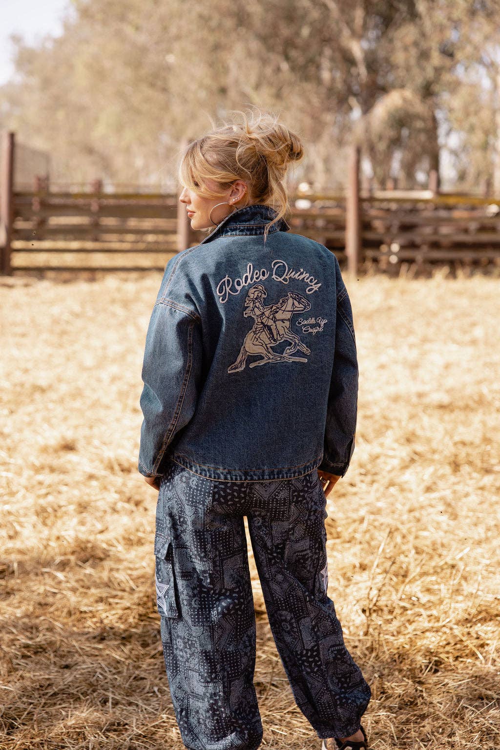Saddle Up Cowgirl Jacket – Western Denim Jacket met Rodeo Details